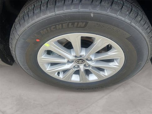 New 2026 Toyota Grand Highlander XLE image 14