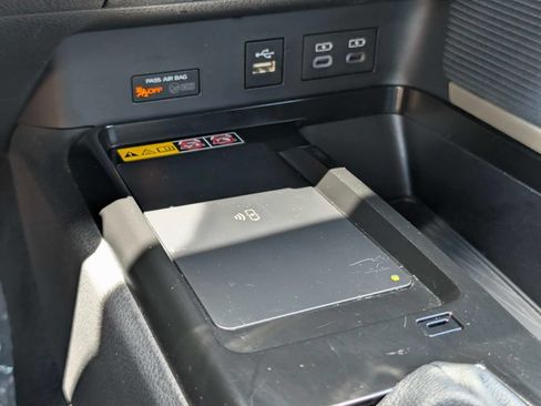 Used 2025 Toyota Camry SE FWD image 27