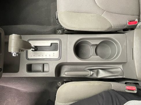 Used 2019 Nissan Frontier SV image 19