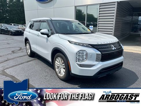 Used 2023 Mitsubishi Outlander ES AWD/4WD image 1