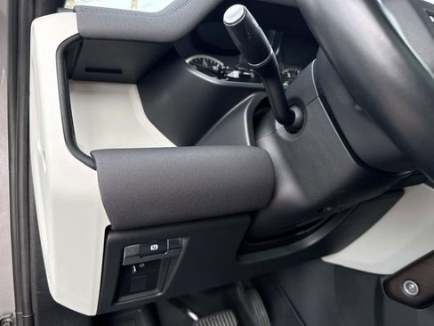 Used 2023 Land Rover Defender 110 S image 32