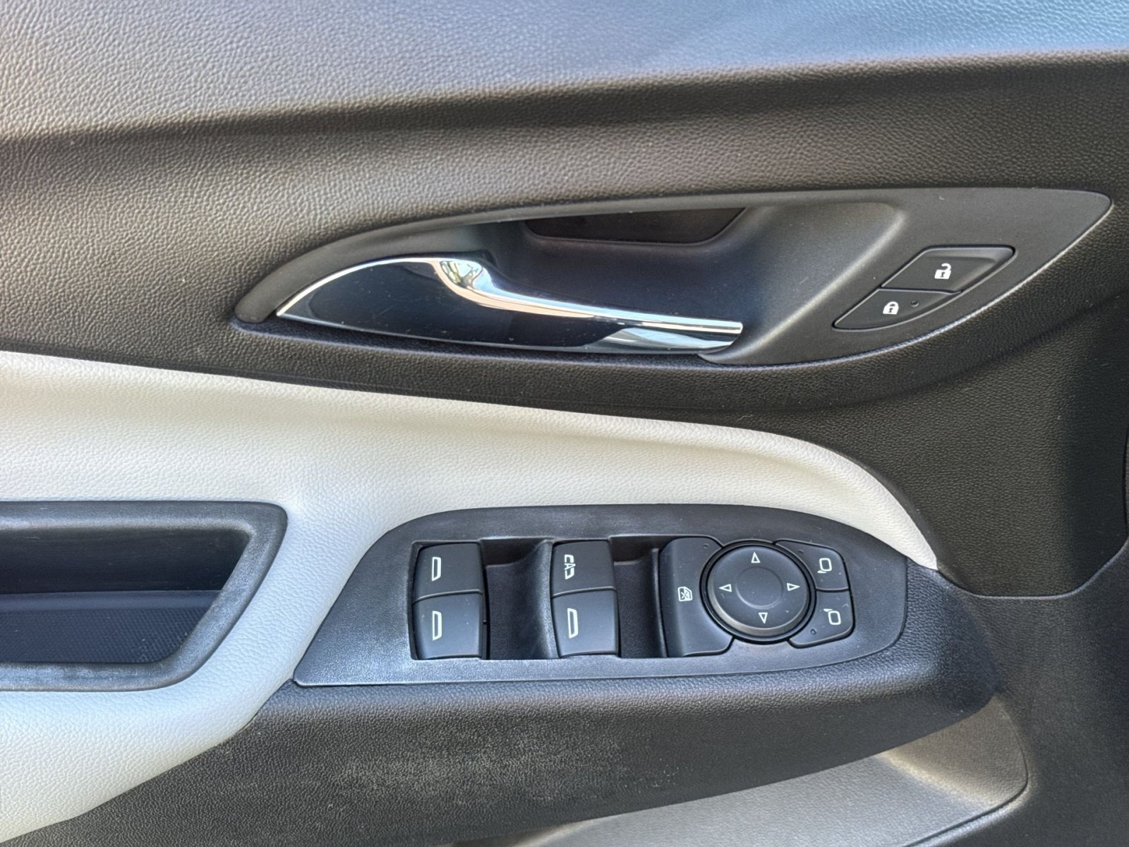 Used 2020 Chevrolet Equinox LS w/ LS Convenience Package AWD/4WD image 16