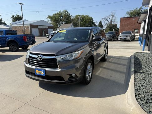 Used 2016 Toyota Highlander Limited AWD/4WD image 3
