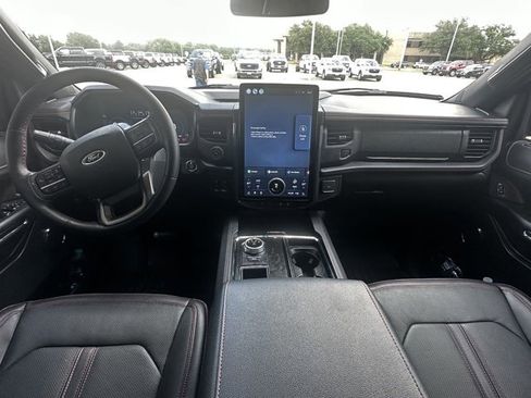 Used 2023 Ford Expedition Limited image 23