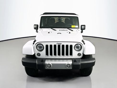 Used 2018 Jeep Wrangler Unlimited Sahara w/ Connectivity Group AWD/4WD image 2