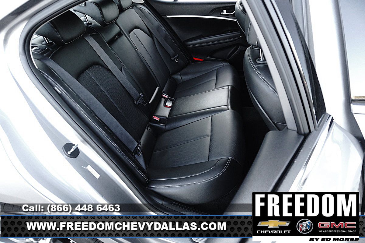Used 2025 Genesis G70 2.5T RWD image 12