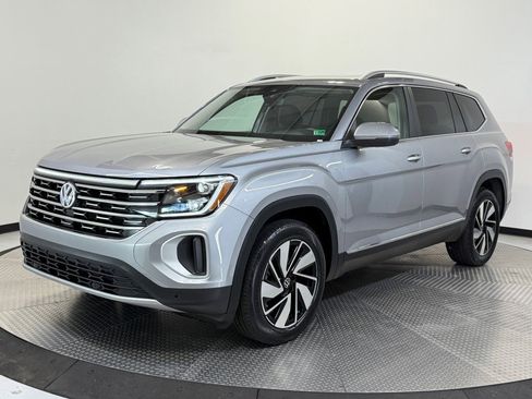 Used 2024 Volkswagen Atlas SEL image 3