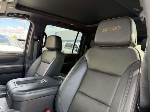 Certified 2024 Chevrolet Suburban High Country AWD/4WD image 8