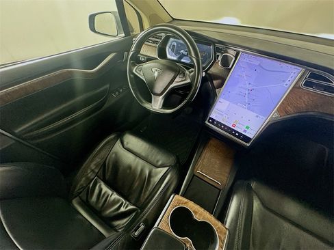 Used 2017 Tesla Model X 75D image 9