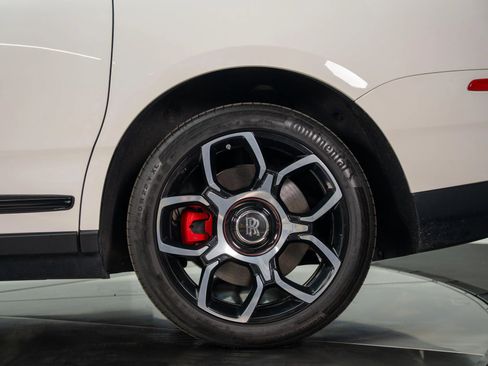 Used 2019 Rolls-Royce Cullinan AWD/4WD image 16