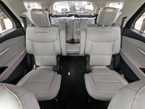 New 2026 Ford Explorer Active image 17