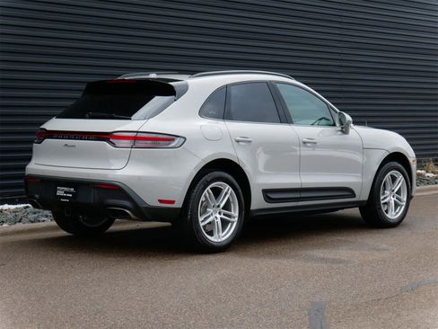 Used 2025 Porsche Macan image 21