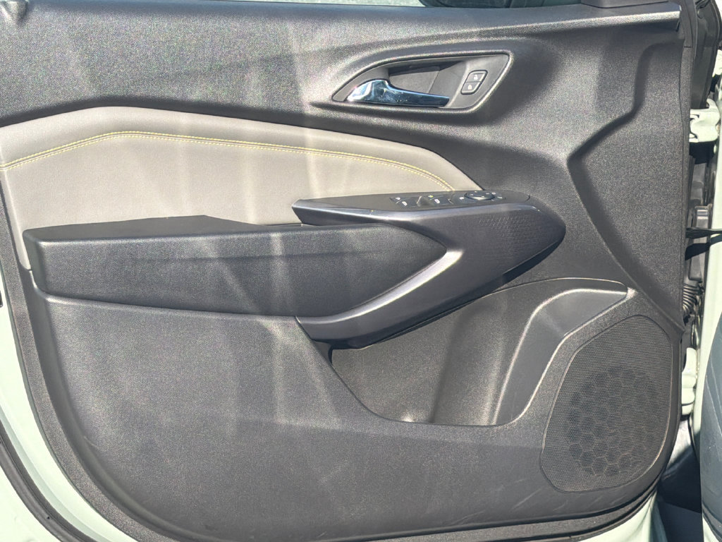 Used 2025 Chevrolet Trax ACTIV w/ Sunroof Package FWD image 10
