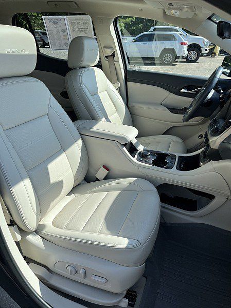 Used 2022 GMC Acadia Denali w/ Denali Technology Package FWD image 13