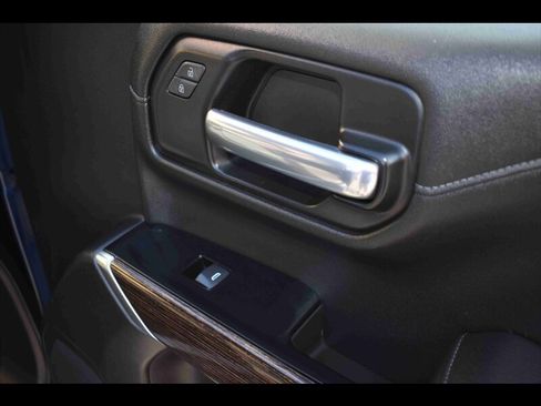 Used 2020 GMC Sierra 1500 SLE image 33