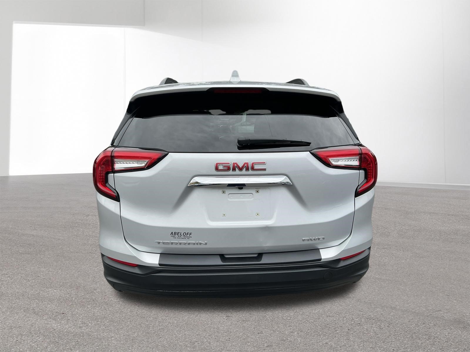 Used 2022 GMC Terrain SLE w/ Driver Convenience Package AWD/4WD image 4