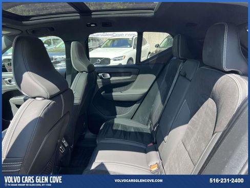 Used 2025 Volvo XC40 B5 Ultra w/ Climate Package image 9
