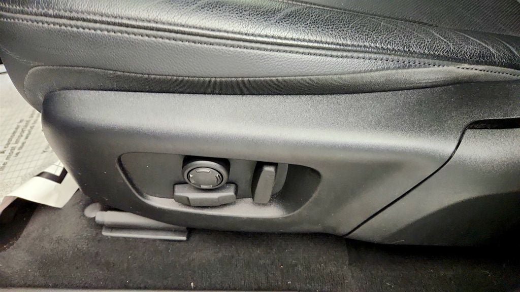 Used 2023 Land Rover Range Rover Evoque SE AWD/4WD image 12