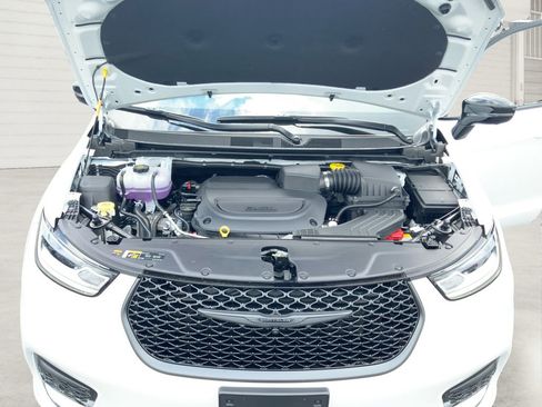 New 2026 Chrysler Pacifica Limited w/ S Appearance Package image 21