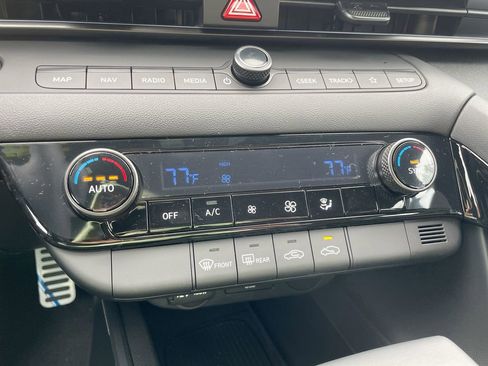 New 2025 Hyundai Elantra SEL image 44