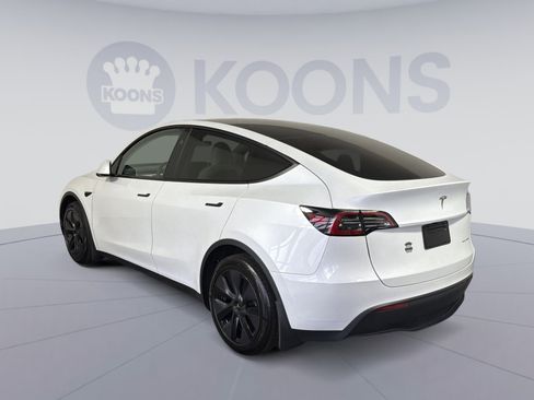 Used 2025 Tesla Model Y Long Range image 4