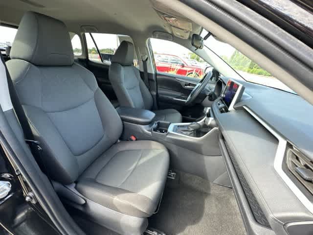 Used 2025 Toyota RAV4 XLE FWD image 19
