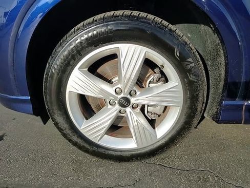 Used 2024 Audi Q4 e-tron Premium image 8