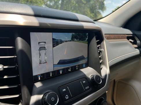 Used 2021 GMC Acadia Denali w/ Denali Technology Package FWD image 22