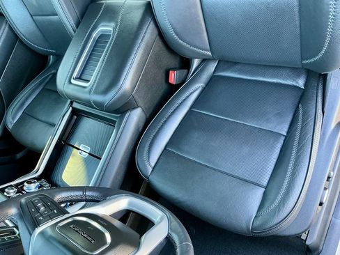 Used 2021 GMC Yukon XL Denali image 41