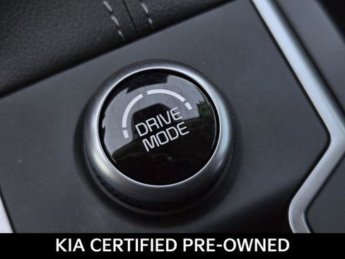Certified 2025 Kia Sorento LX FWD image 26