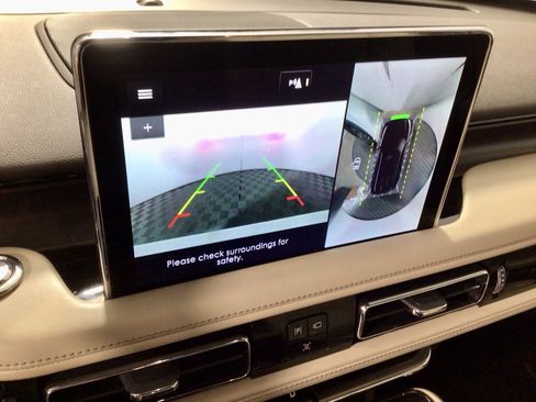 Used 2023 Lincoln Aviator Reserve w/ Equipment Group 201A image 2