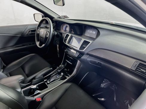 Used 2017 Honda Accord Sport image 26