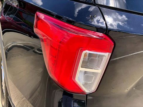 Used 2020 Ford Explorer XLT w/ Equipment Group 202A AWD/4WD image 28