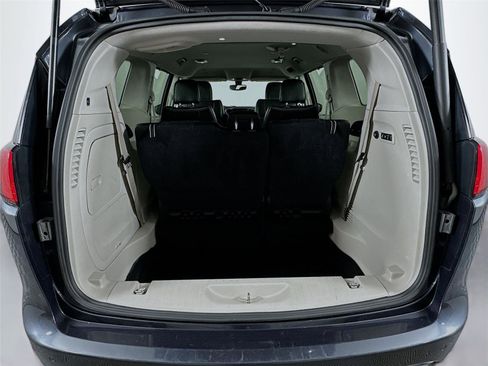 Used 2019 Chrysler Pacifica Limited image 25