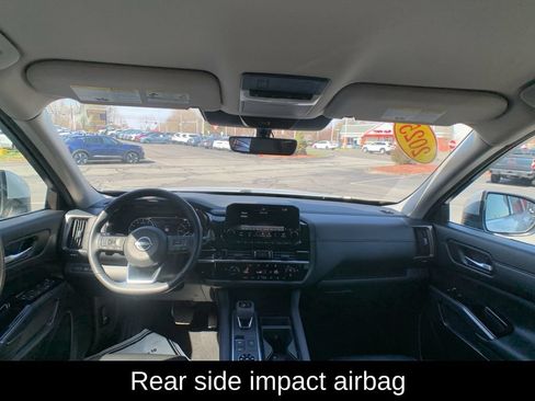 Used 2025 Nissan Pathfinder SL AWD/4WD image 29