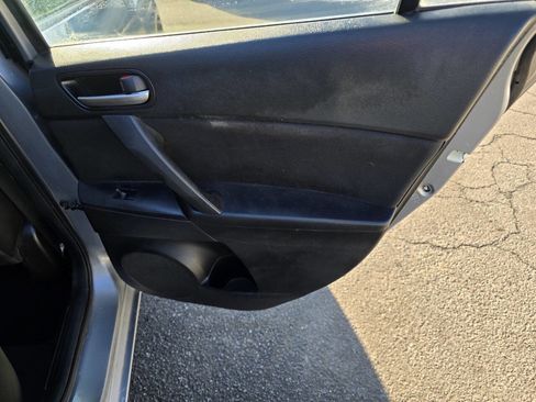 Used 2013 MAZDA MAZDA3 i SV w/ Convenience Pkg image 21