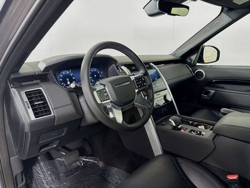 Used 2025 Land Rover Discovery S AWD/4WD image 9
