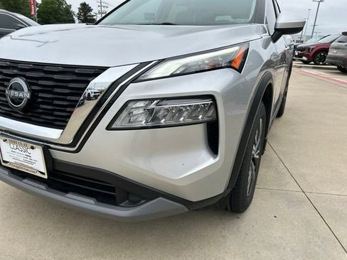 Used 2023 Nissan Rogue SV FWD image 4