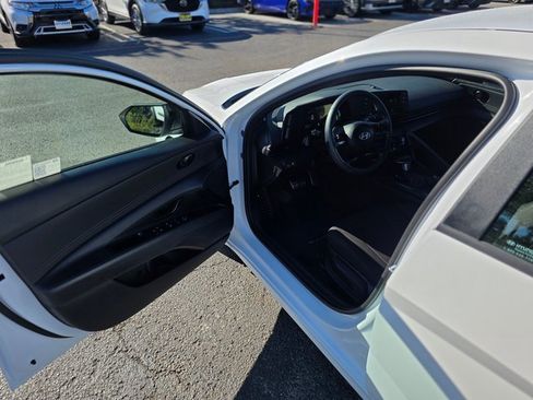 Certified 2025 Hyundai Elantra Sport image 33