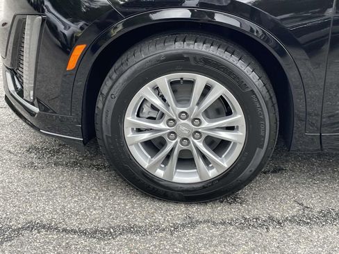 New 2025 Cadillac XT6 Luxury image 9