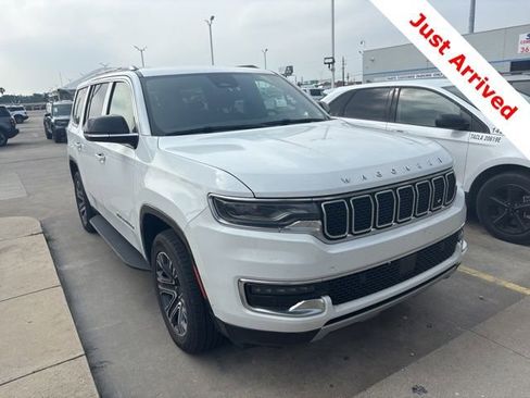 Used 2024 Jeep Wagoneer Series II w/ Flexible Seating Group RWD image 5
