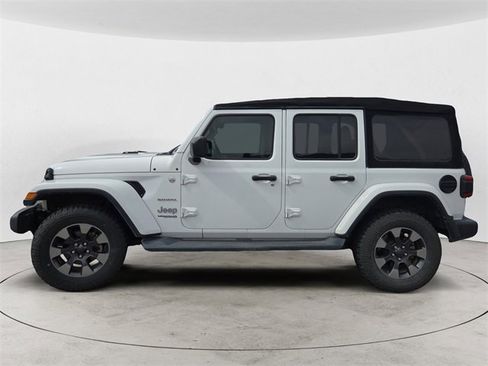 Used 2018 Jeep Wrangler Unlimited Sahara image 2