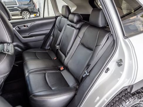 Used 2021 Toyota RAV4 XLE w/ Convenience Package FWD image 38