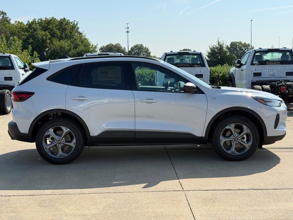 New 2026 Ford Escape ST-Line w/ Cold Weather Package AWD/4WD image 4