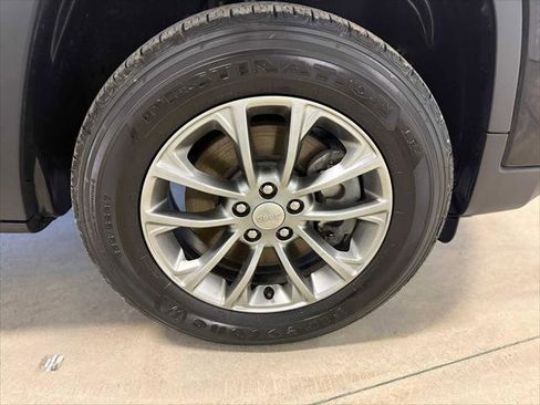 Certified 2020 Jeep Cherokee Latitude Plus w/ Cold Weather Group AWD/4WD image 5