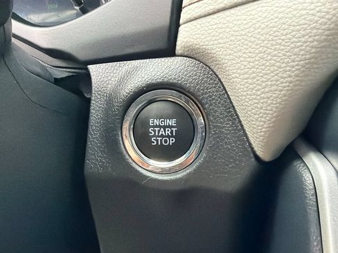 Used 2025 Toyota RAV4 XLE AWD/4WD image 30