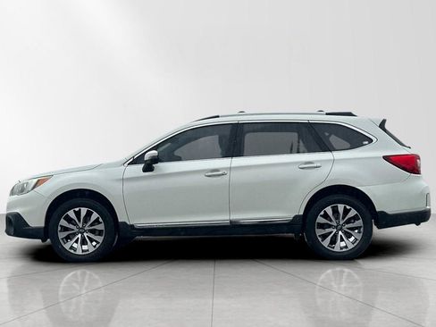 Used 2017 Subaru Outback 2.5i Touring image 3