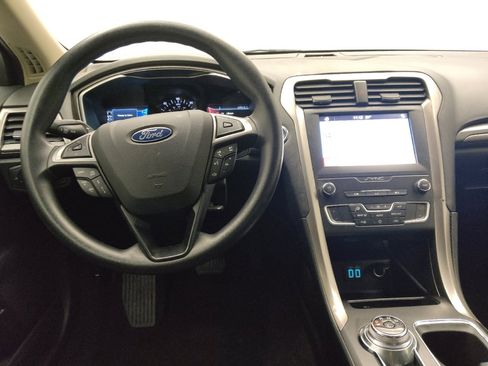 Used 2019 Ford Fusion SE image 22