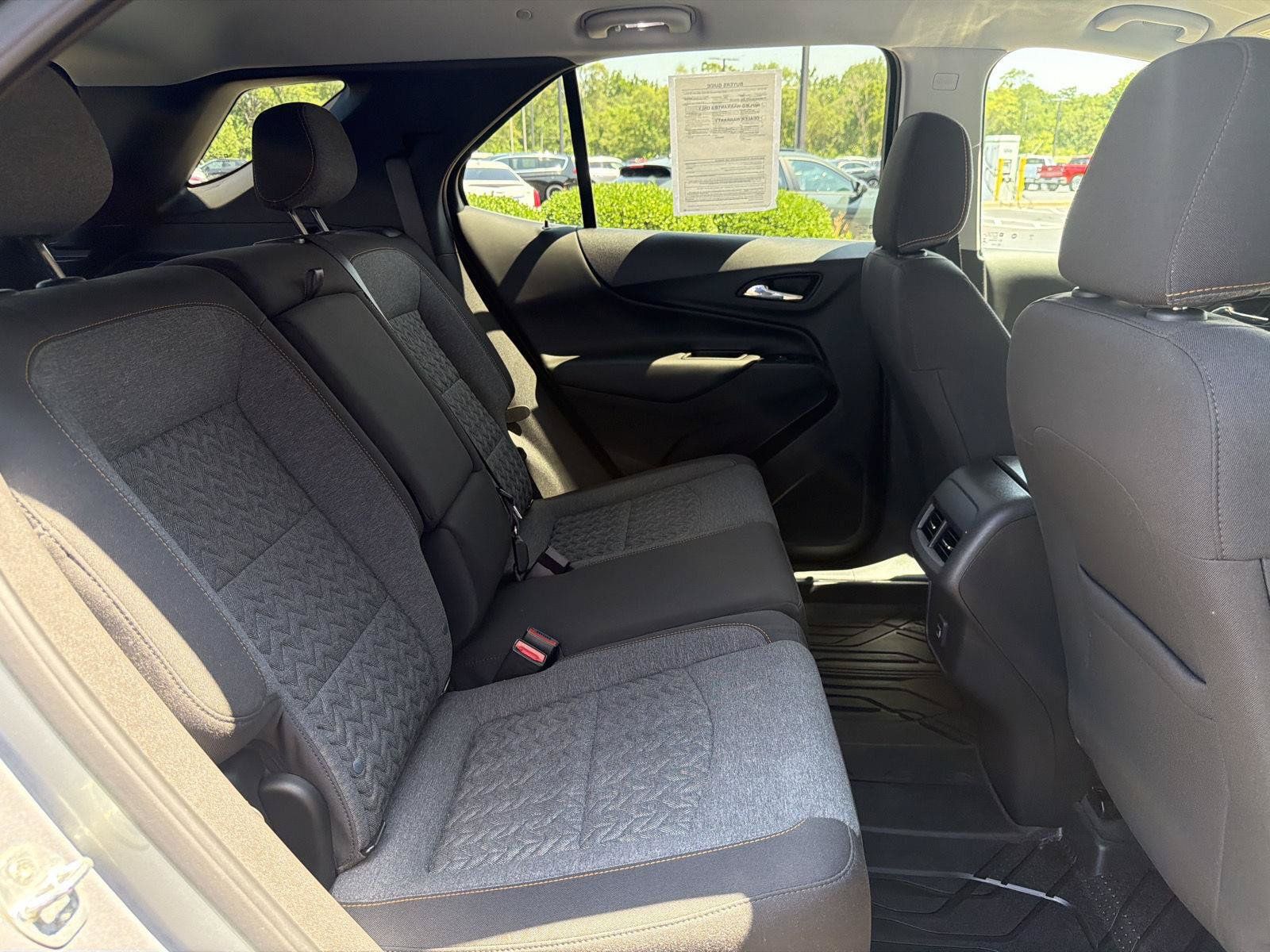 Used 2023 Chevrolet Equinox LT FWD image 34