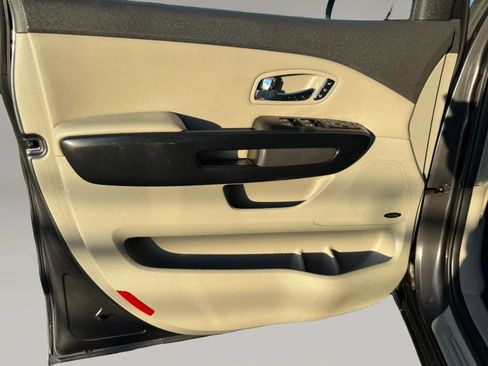 Used 2018 Kia Sedona SX FWD image 13